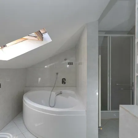 Semesterbostad Maren *